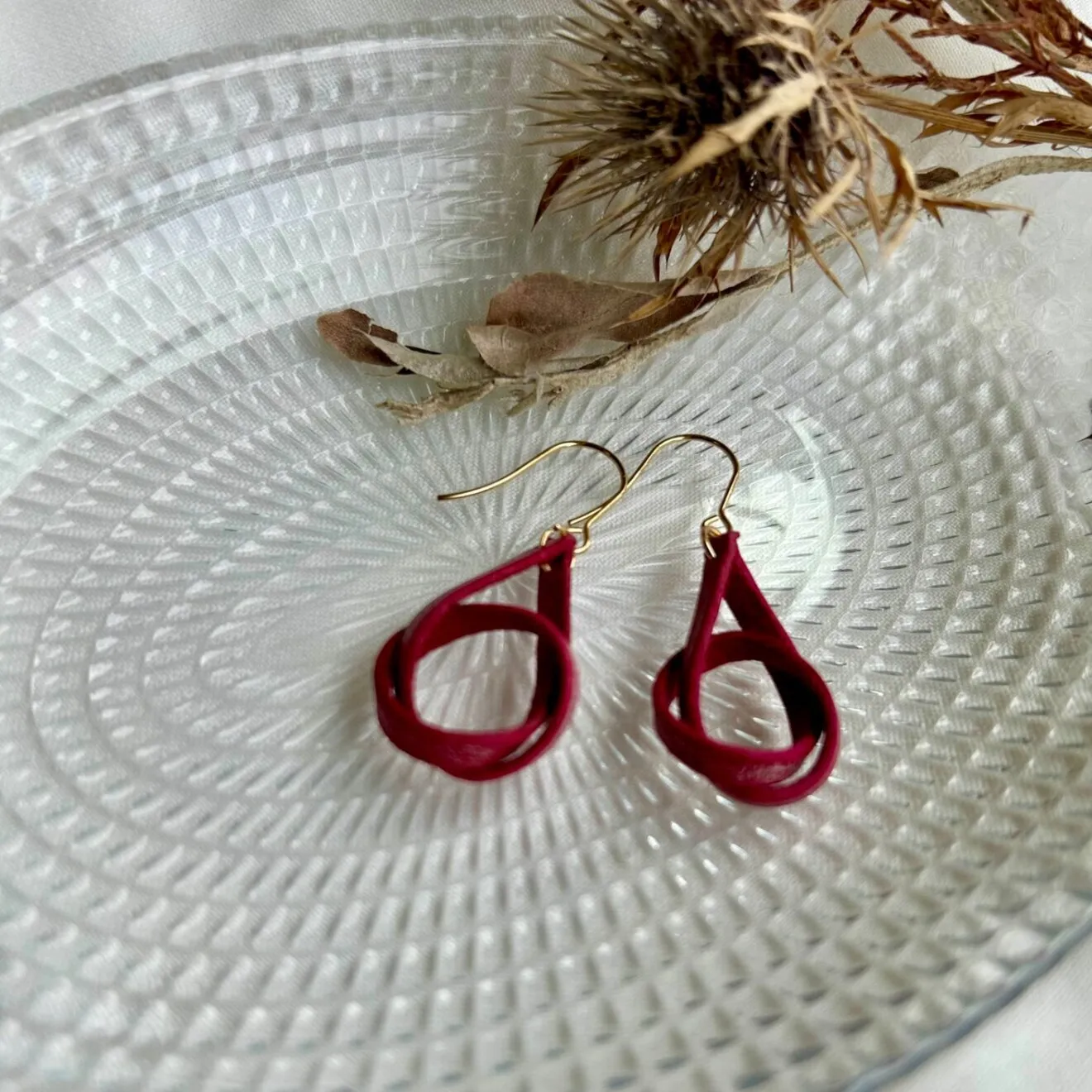 【ハンドメイド】くるっと本革ピアス　レッド