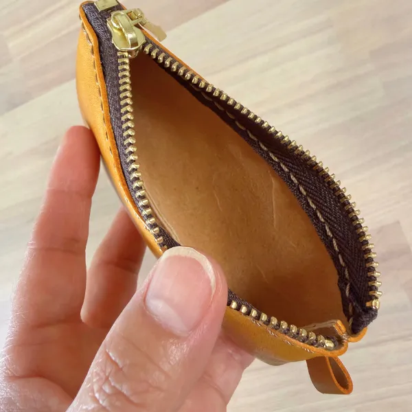 【ハンドメイド】コンパクト手染めヌメ革コインケース