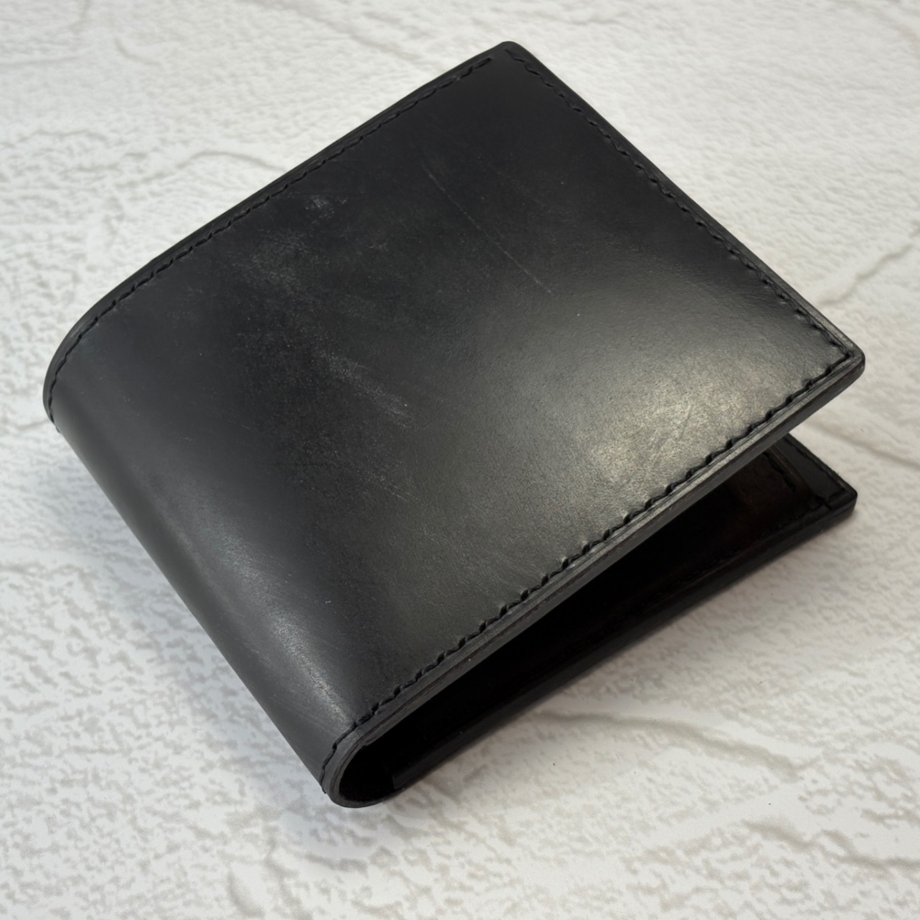 【ハンドメイド】ブライドルレザー 二つ折り財布（小銭入れ付）オールレザー・オールブラック仕様