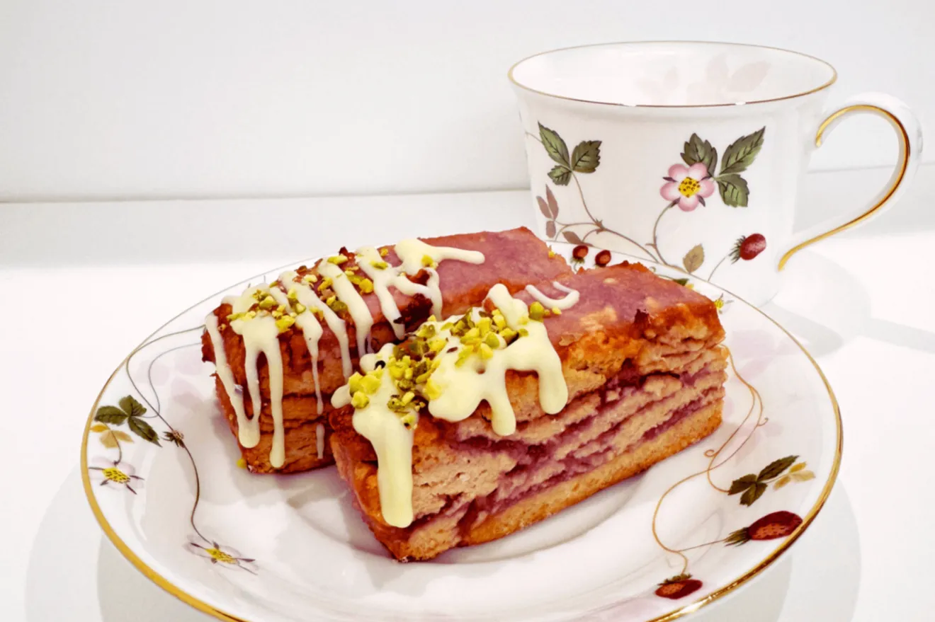 《数量限定》やって来ました桜の季節🌸米粉とはだか麦粉の桜スコーンと焼きドーナツのセット