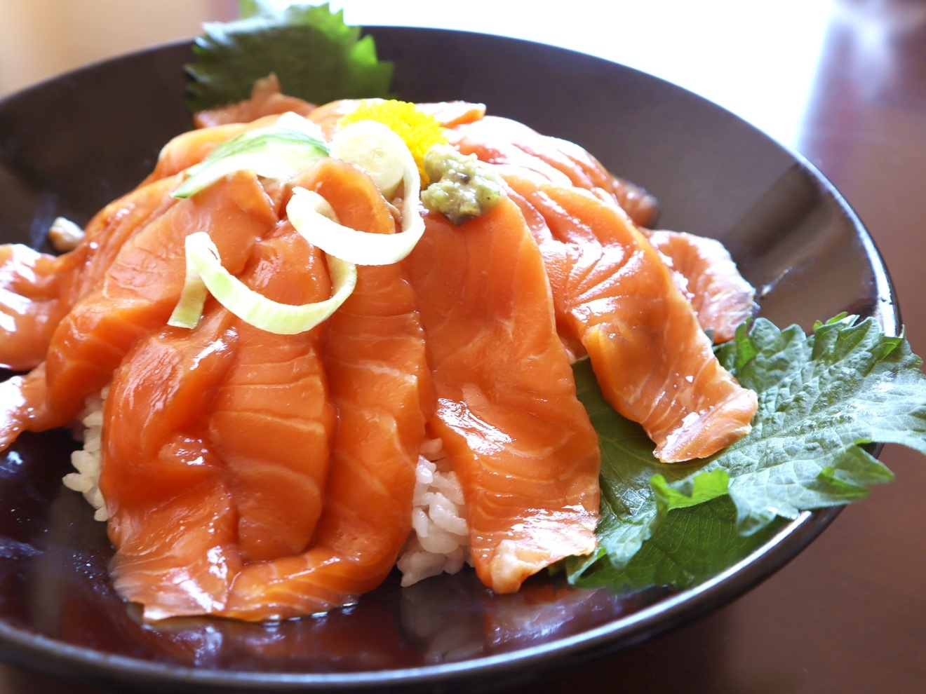 紀州湯浅醤油を使ったサーモンとカンパチの漬丼セット 計400g