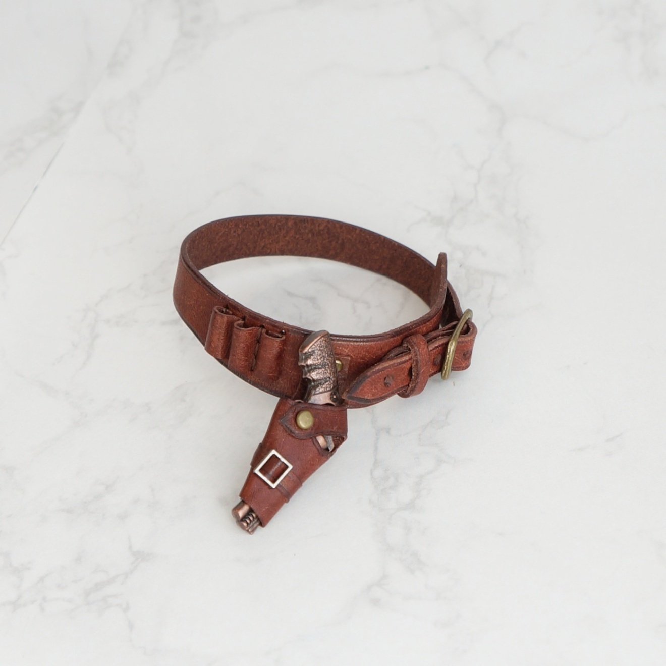 ぬいぐるみ用のガンベルト＆ホルスター付き装備