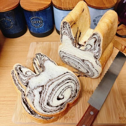 宇宙に1つだけ！「父の日」に日頃の感謝と幸せのうさぎ食パン【チョコマーブル】6/15(木)焼成発送