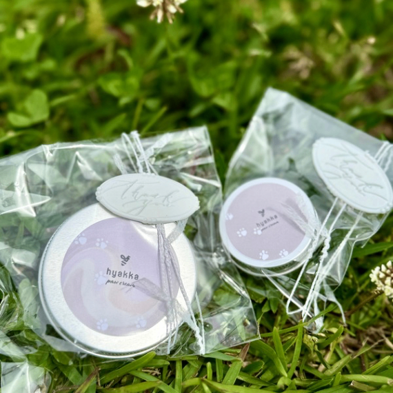 ニホンミツバチ蜜蝋の肉球ケアバーム 7g