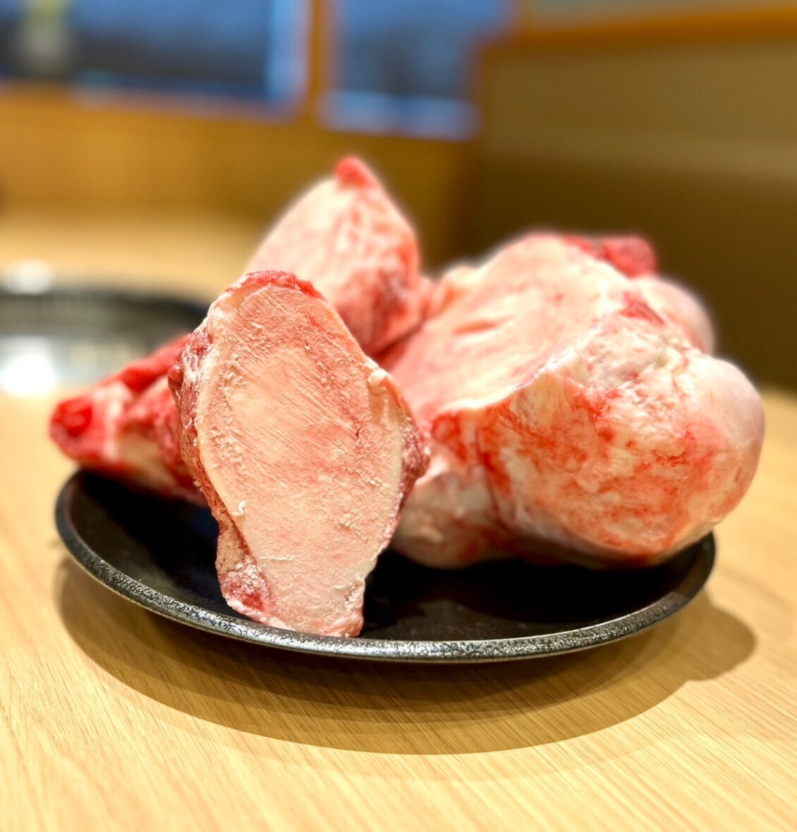 焼肉京城苑　ゲンコツ　牛骨　２㎏　カット済み　冷凍