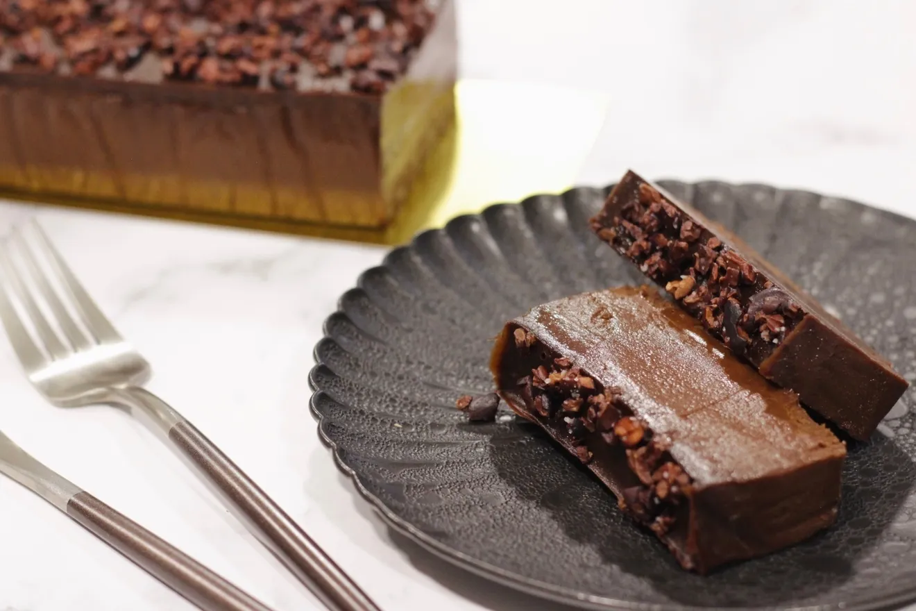 エクアドル産有機チョコレートを使った
こだわりのテリーヌショコラ【カカオと藻塩】
