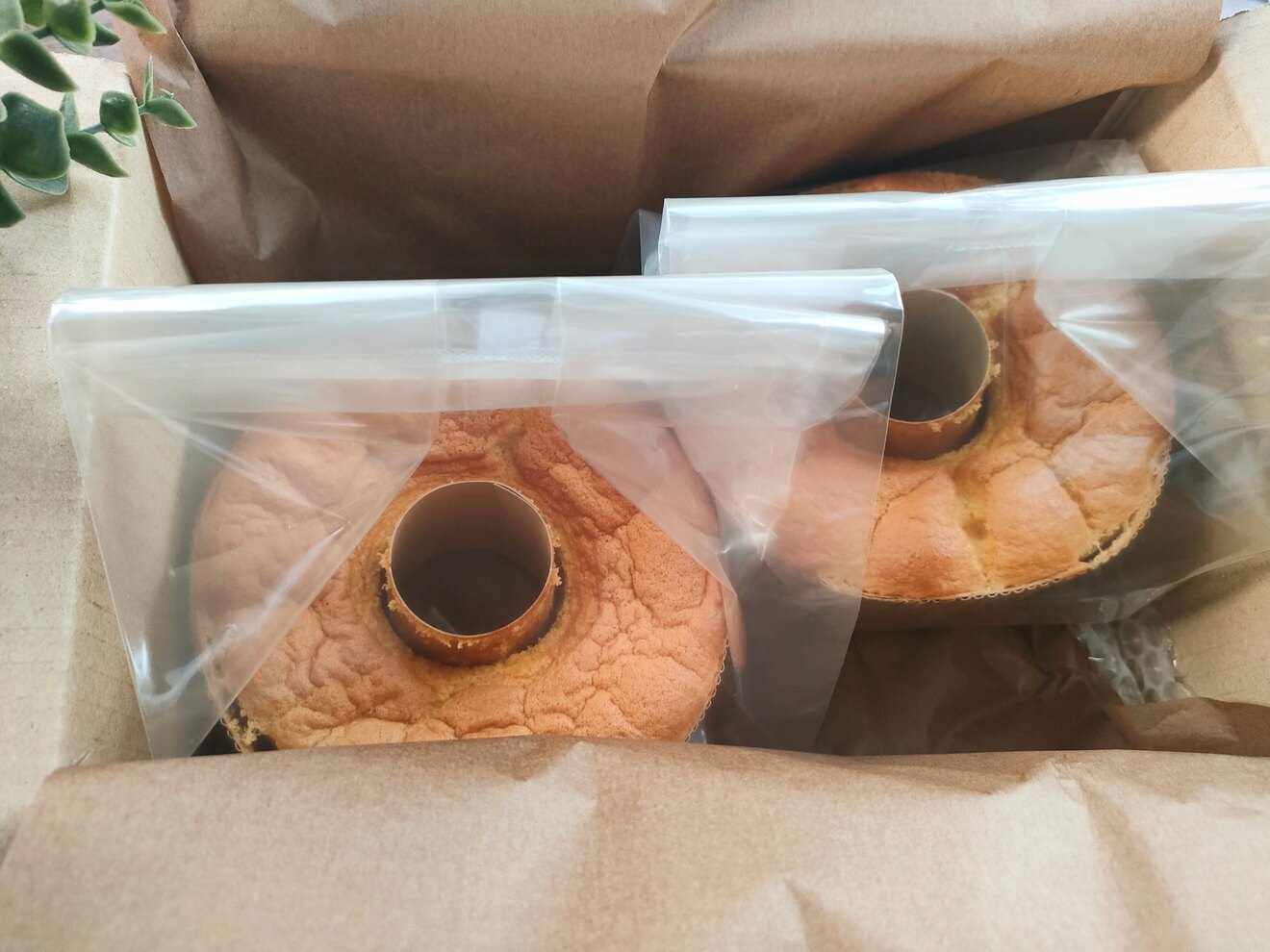 甘じょっぱい！たまり醤油の米粉シフォン/ミニホール2個セット(冷凍・紙容器)