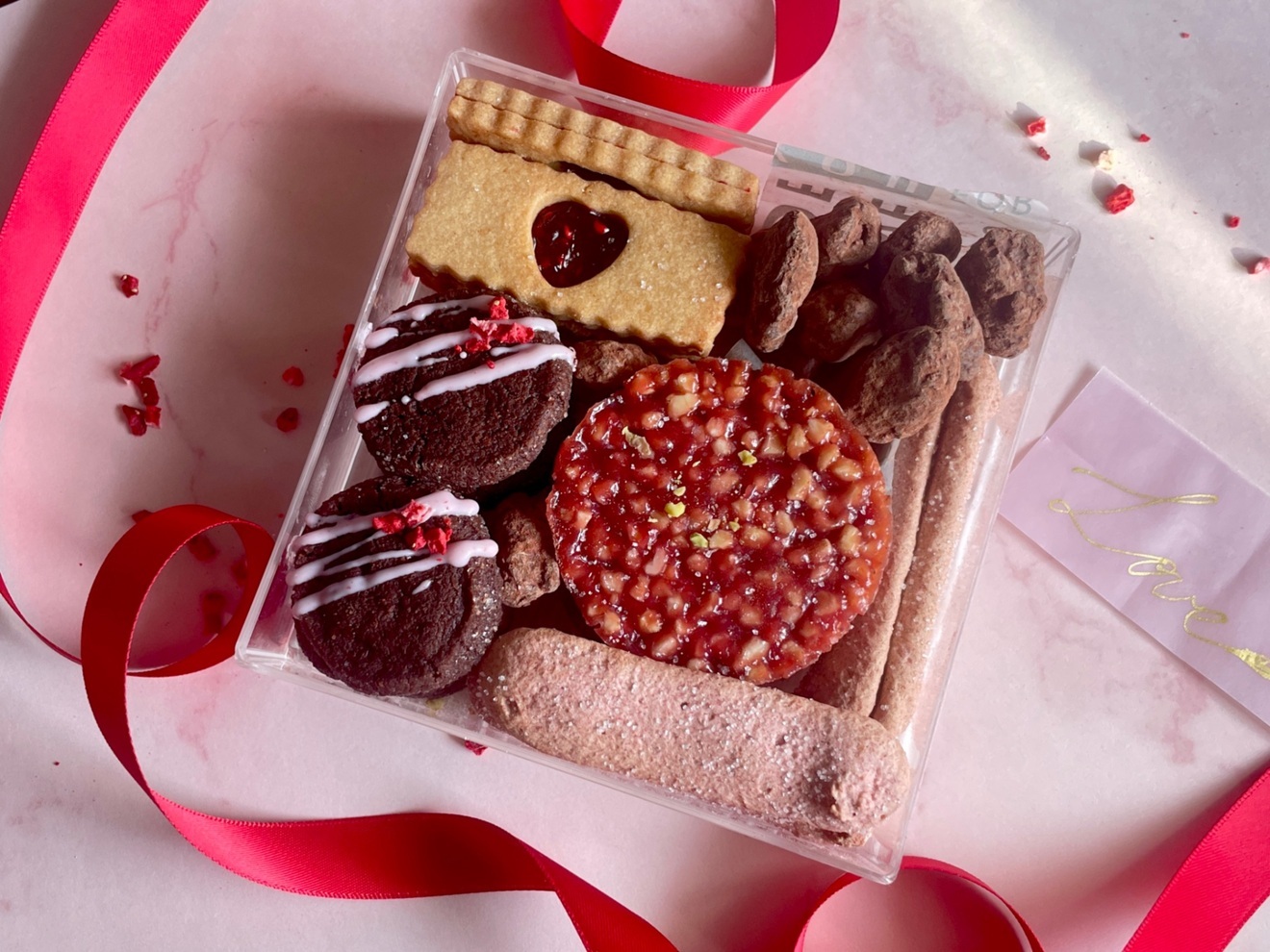 【一部地域送料込み】ベリー香るバレンタイン限定クッキー缶


