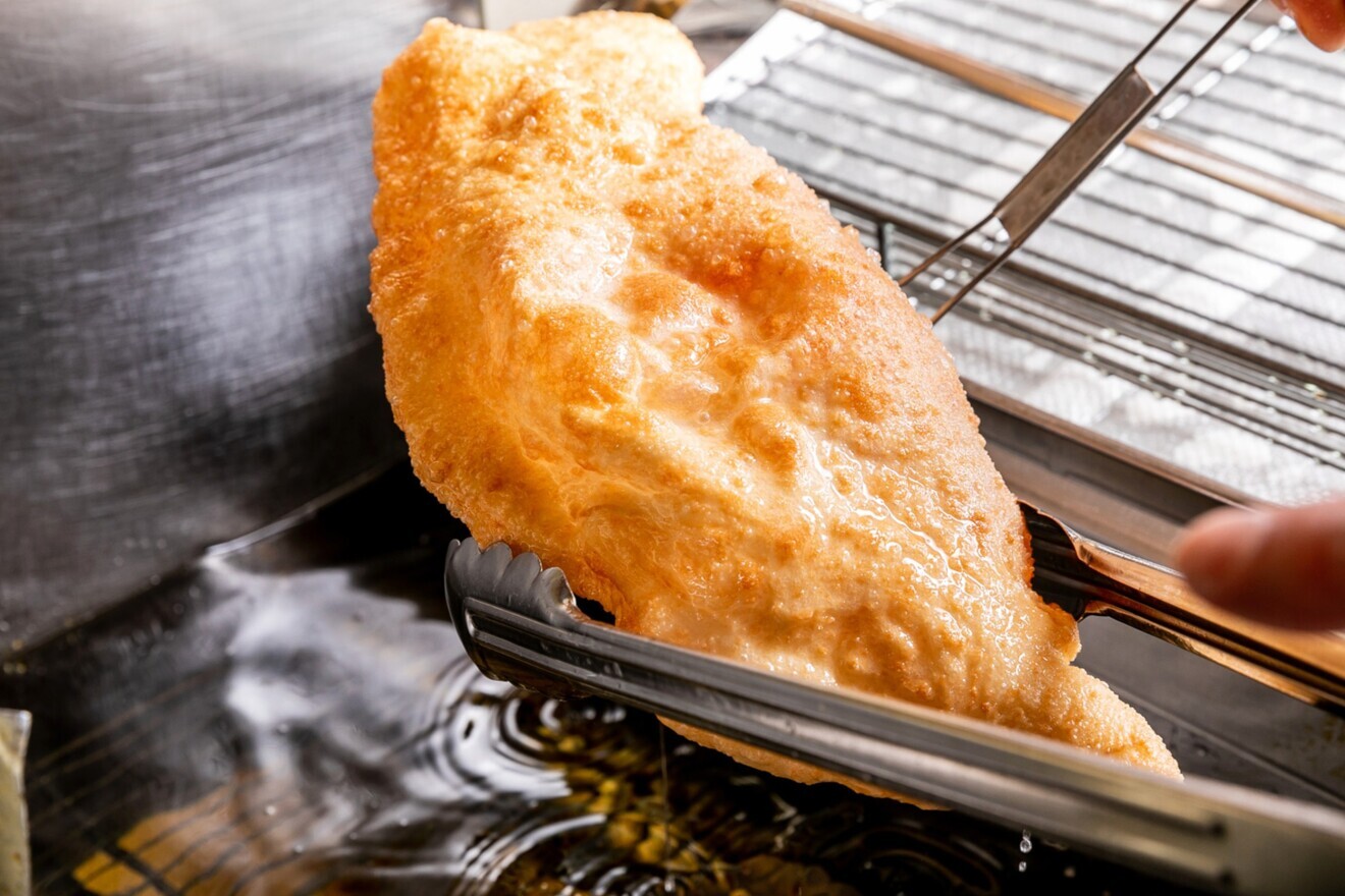 【揚げピザセット】①きのことゴルゴンゾーラチーズ＆②ビスマルクピザセット（ミニティラミス付）