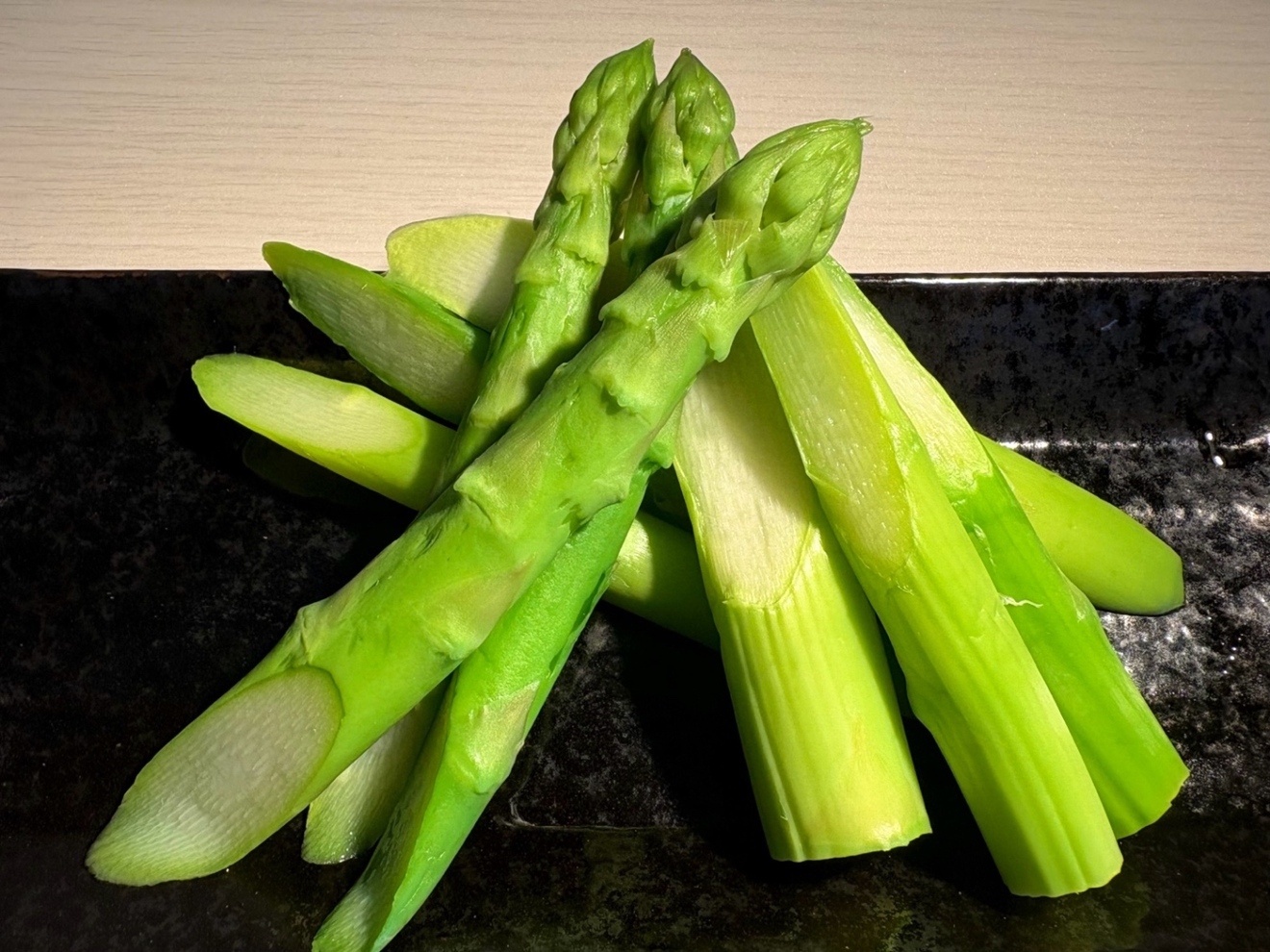 大山を望む大地で育てた朝取り新鮮アスパラガス　1Kg