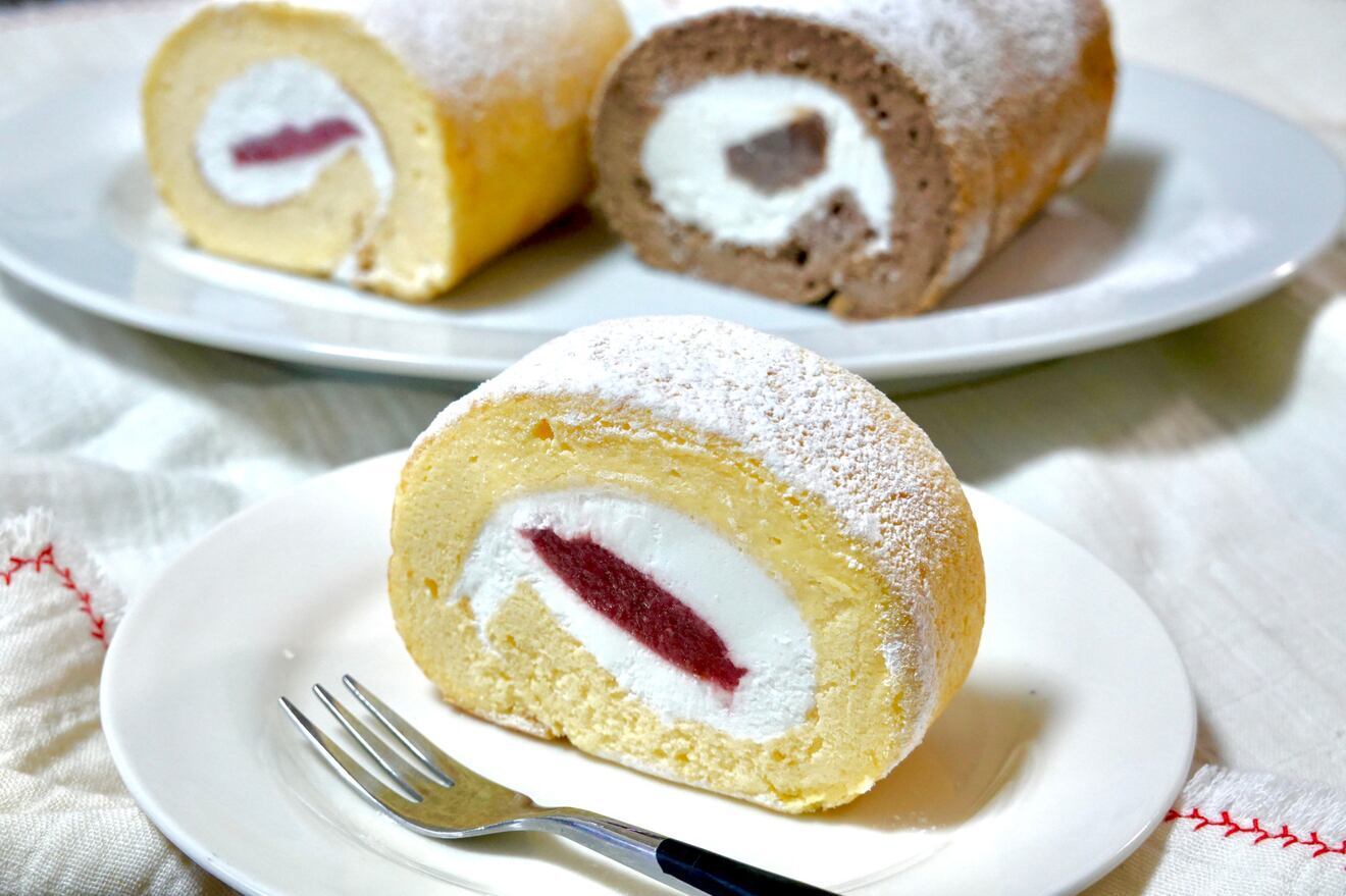 苺ロールケーキと生チョコロールケーキ(ハーフセット）