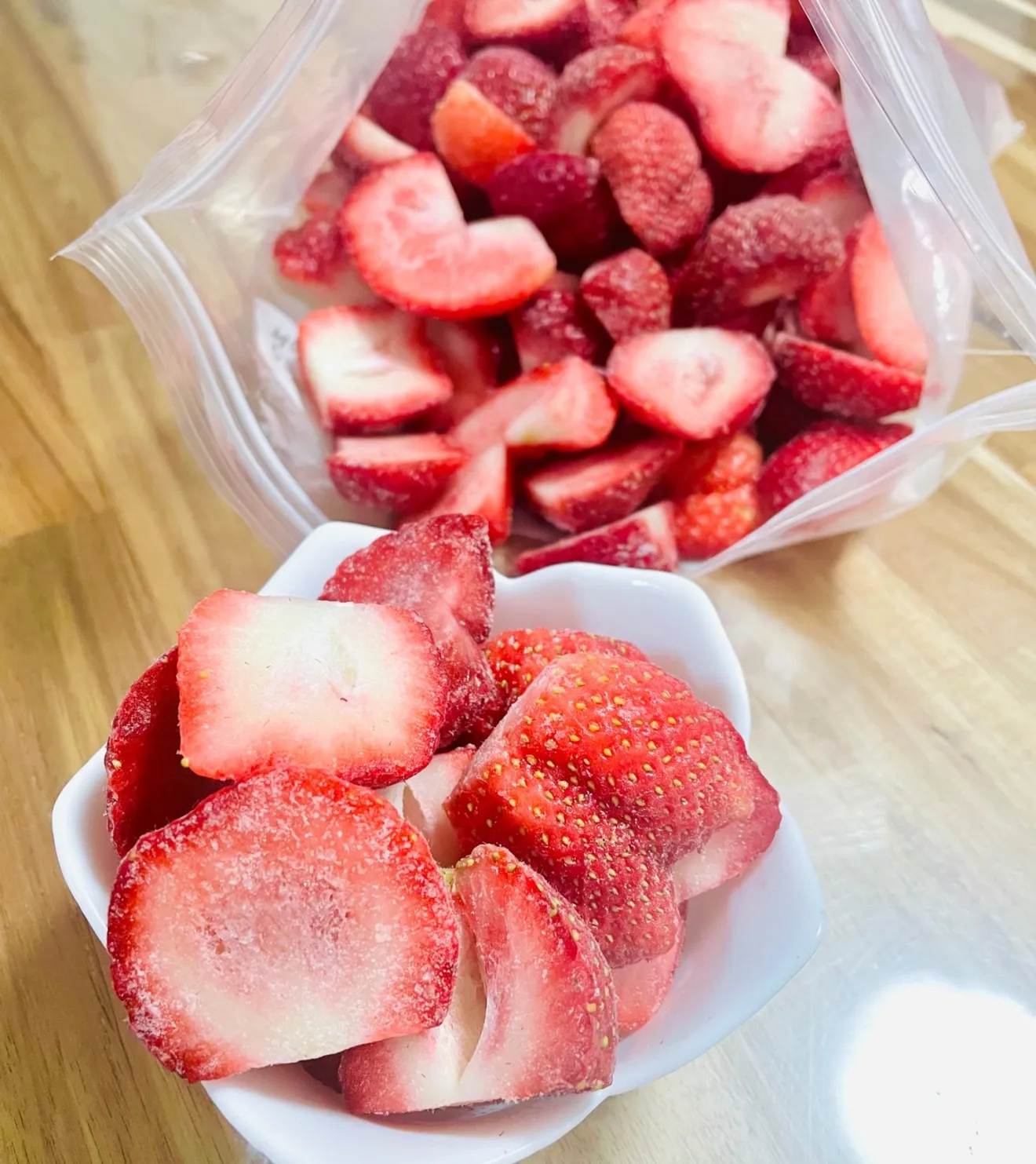 急速冷凍 あまおう約1kg【朝摘み】【カット】新鮮！苺(イチゴ)の王様 いちご【卸販売も可能です。】