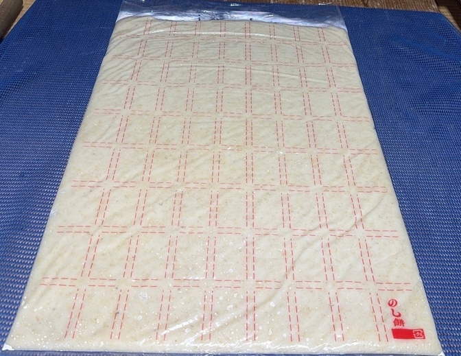 『お正月用のし餅』
無農薬(無除草剤)無化学肥料   『美土利米100%』で搗き上げます！　　　

