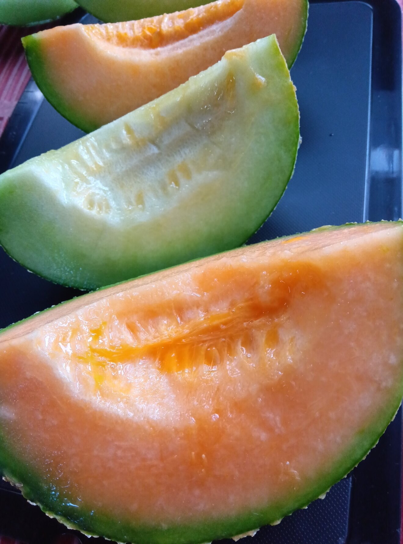 庄内砂丘産　赤青食べ比べメロンセット