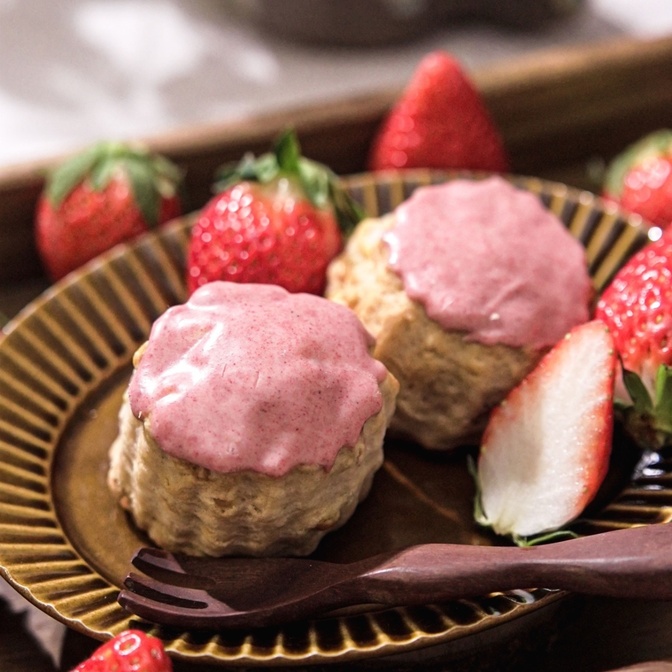 いちごと有機ホワイトチョコのスコーン3個🍓プレミアムプレーン🧈3個