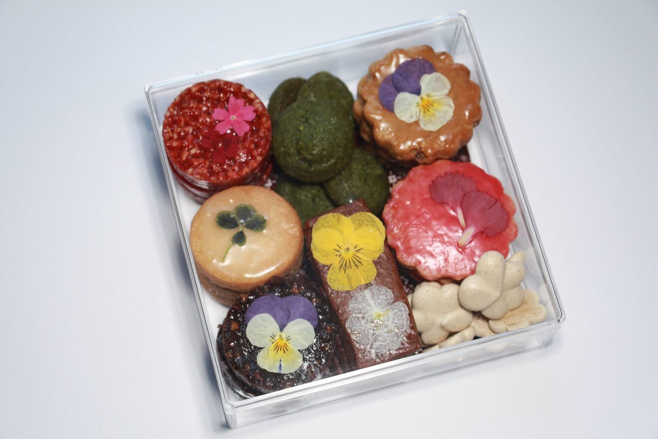 【ママルニー】押し花のクッキー缶（冷蔵商品）※別の温度帯の商品と一緒にご注文はできません