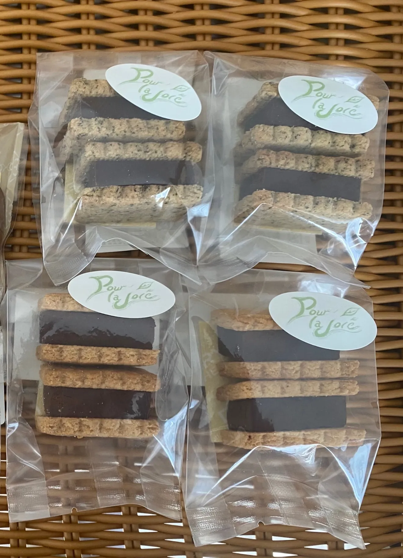 ヴィーガン＆グルテンフリーのスパイス香るガナッシュチョコサンド＆紅茶のガナッシュチョコサンドセット