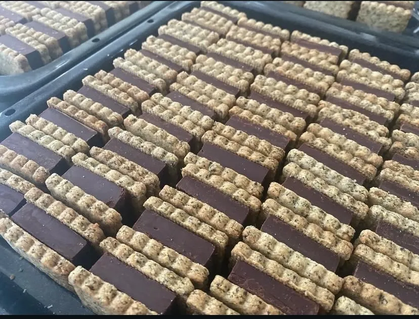 ヴィーガン＆グルテンフリーのスパイス香るガナッシュチョコサンド＆紅茶のガナッシュチョコサンドセット