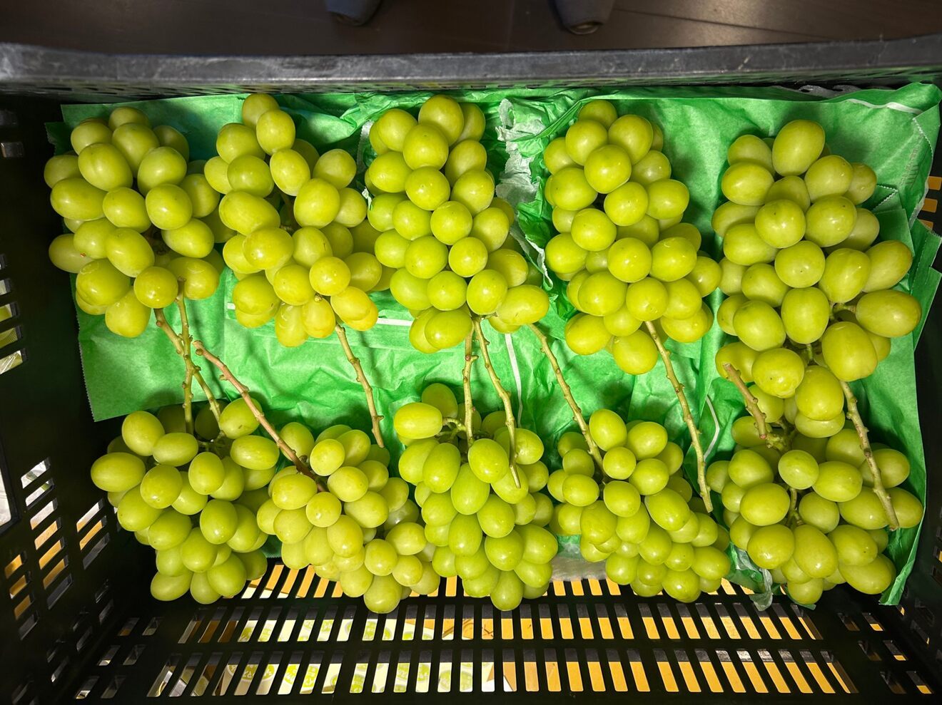 【ご自宅でぷち贅沢】ぶどうシャインマスカット1ｋｇ（2〜3房）