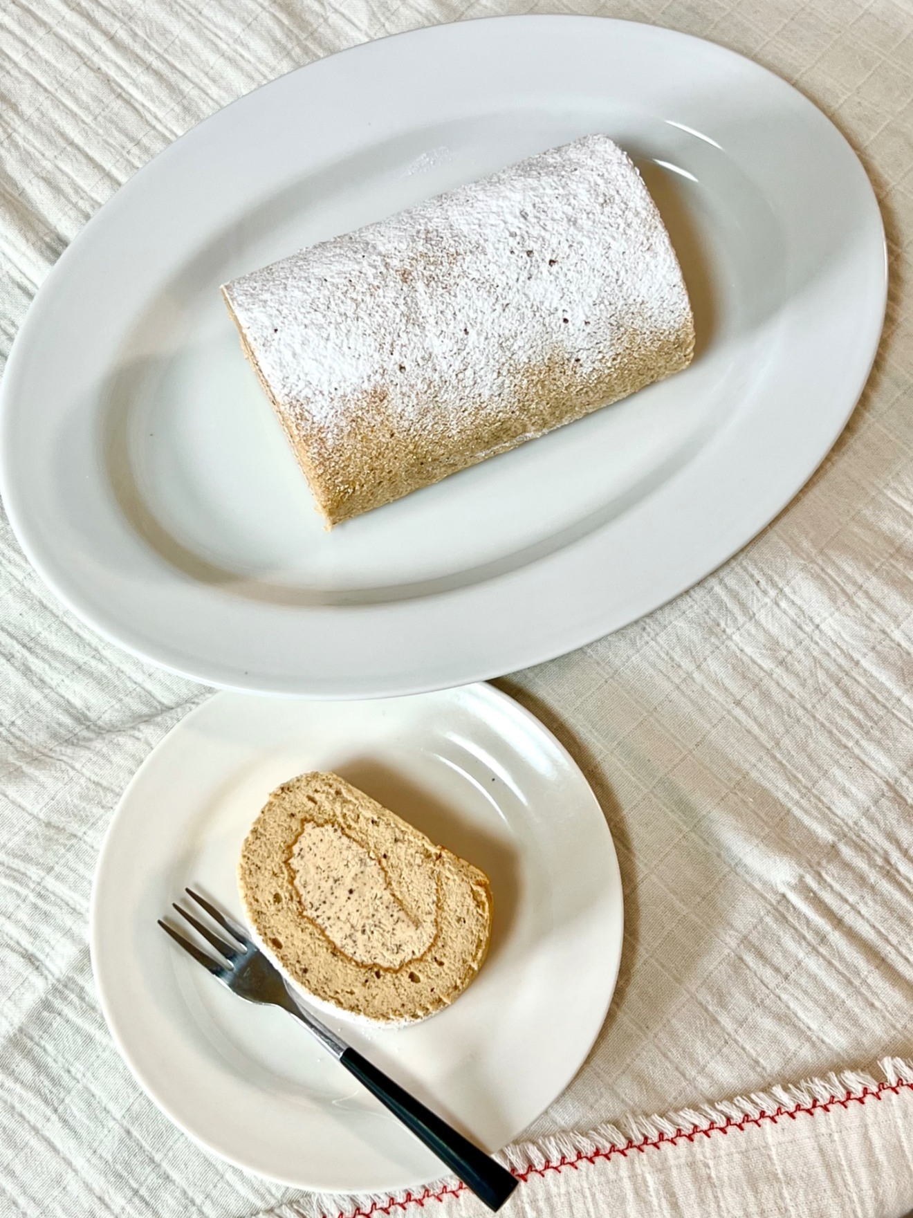 ミルクティーホイップロールケーキ