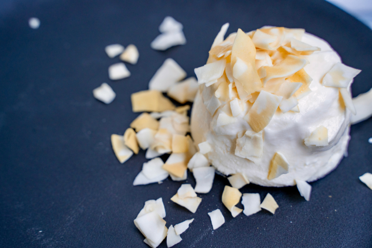 スモークココナッツチップ｜バニラアイスに振りかけても◎