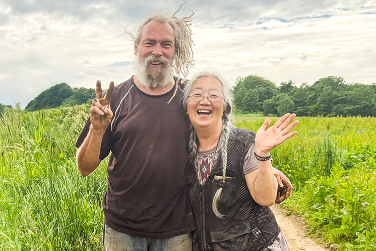 十勝ソフィアファームの有機放牧牛100％ハンバーグ4個セット
（有機ハーブソルトお試しパックつき）