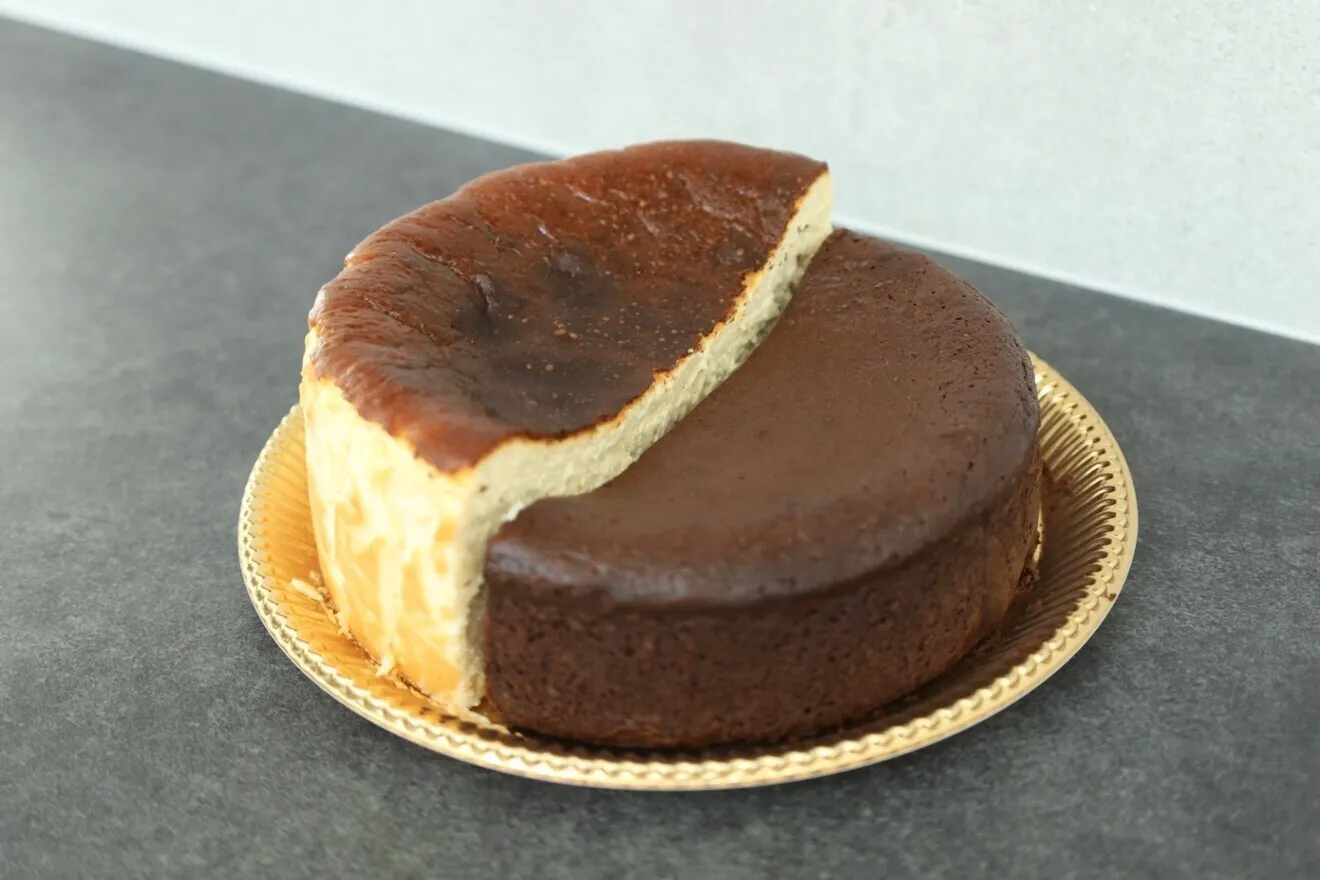 食べ比べ　とろ生ガトーショコラ1/2＆とろ生チーズケーキ1/2　日付指定不可【ハロウィン】小麦粉不意