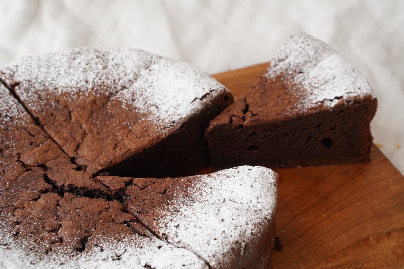 米粉のガトーショコラホール18センチ/冷凍発送