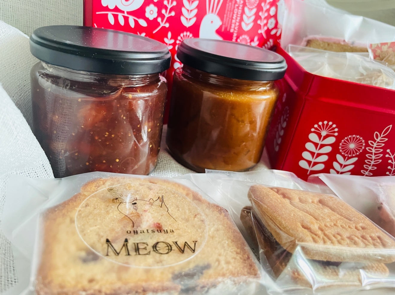 クリスマスの秘密のお菓子缶と2種の特製コンフィチュール