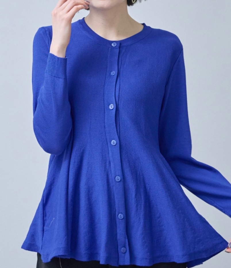 ペプラムカーディガン　ロイヤルブルー　春　スタイルアップ　ノンエイジ　