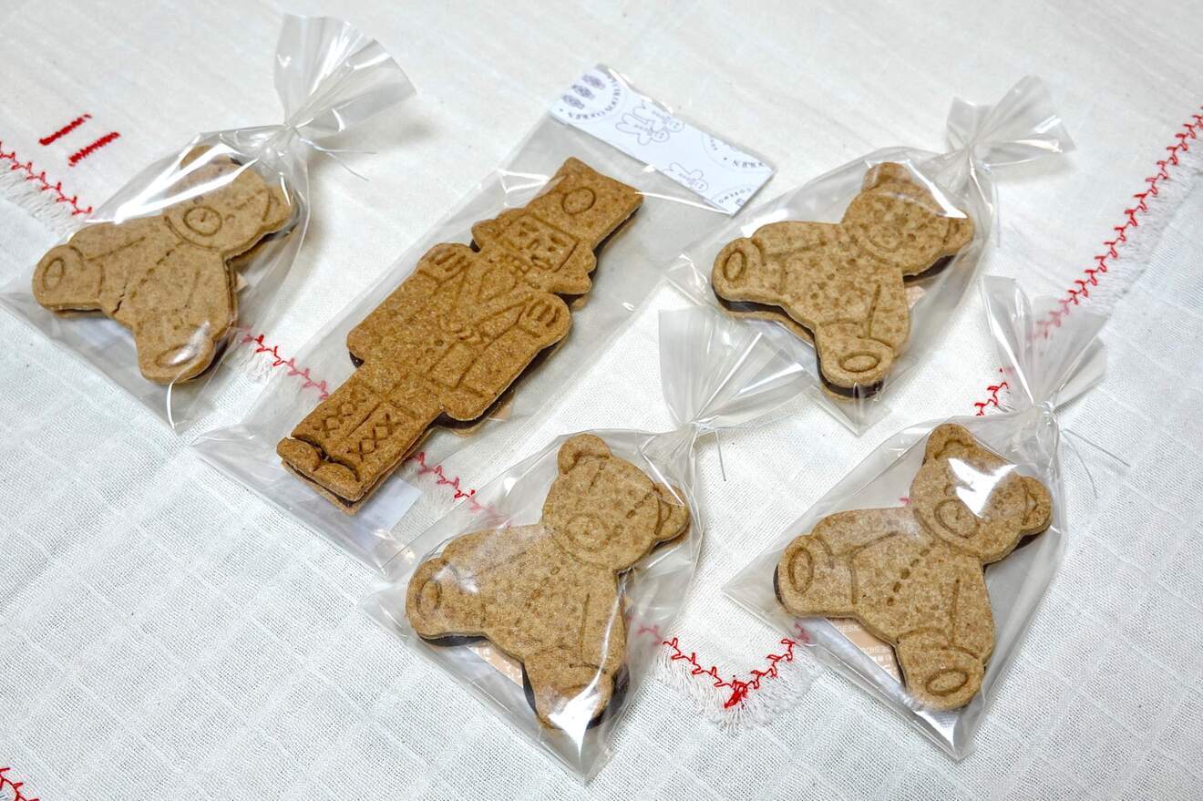 くるみ割り人形とくまのチョコサンドスパイスクッキー　５個入り