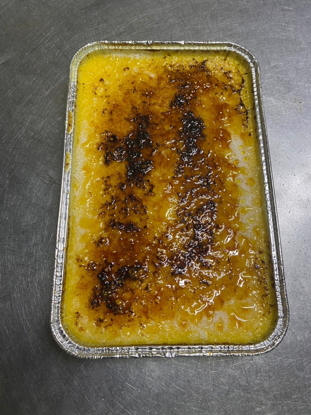 喜界島の黒糖をバーナーで焦がしたパリパリ食感の高級ブリュレ