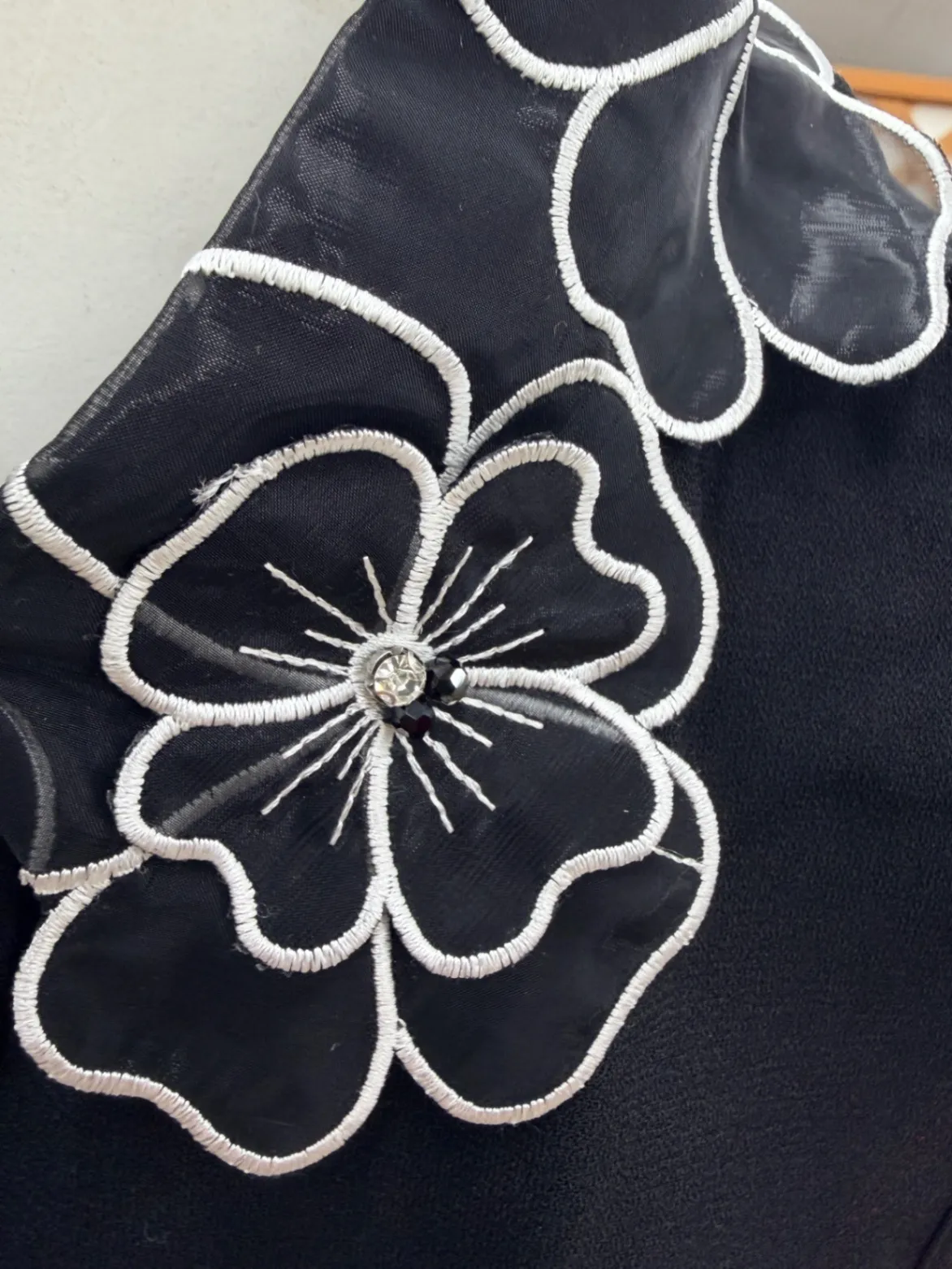 シアー花柄刺繍 付け襟 ビジュー付き ブラックオーガンジー刺繍フラワー衿 オシャレ