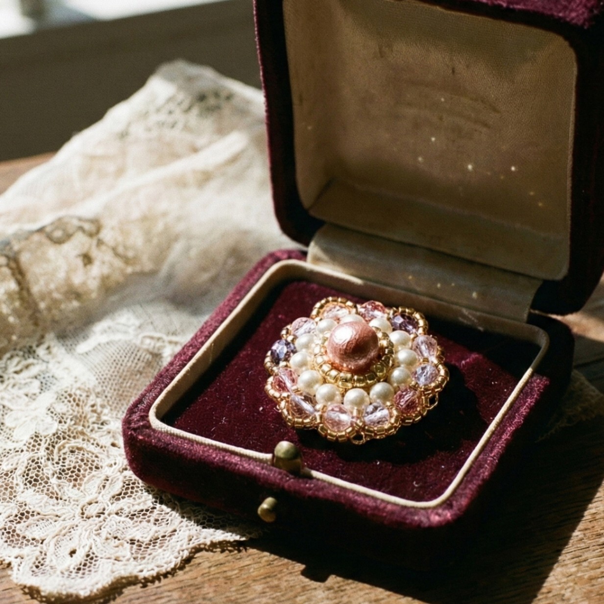 コットンパールとチェコビーズの春色ブローチ【ピンクパープル】ビーズステッチ｜母の日 フォーマル