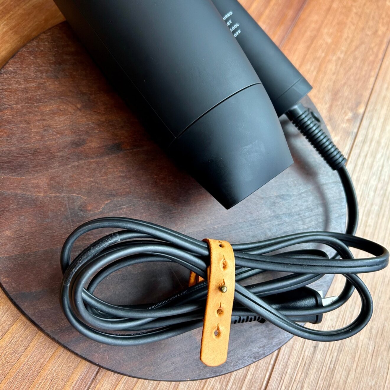 【長さ調節OK】なくさない本革コードクリップ｜しっかり固定できる安心設計