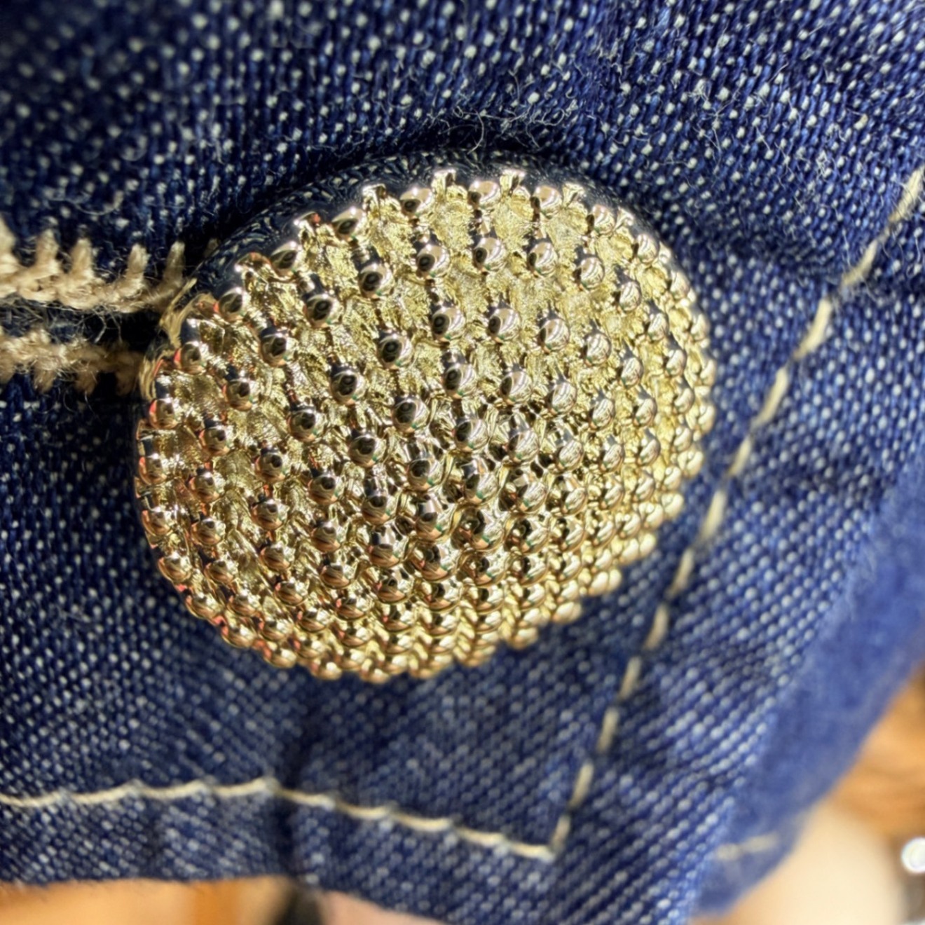 新品タグ付き◆ノーカラーデニムジャケット◆ゴールド装飾ボタン◆綿100%◆Mサイズ　インディゴブルー