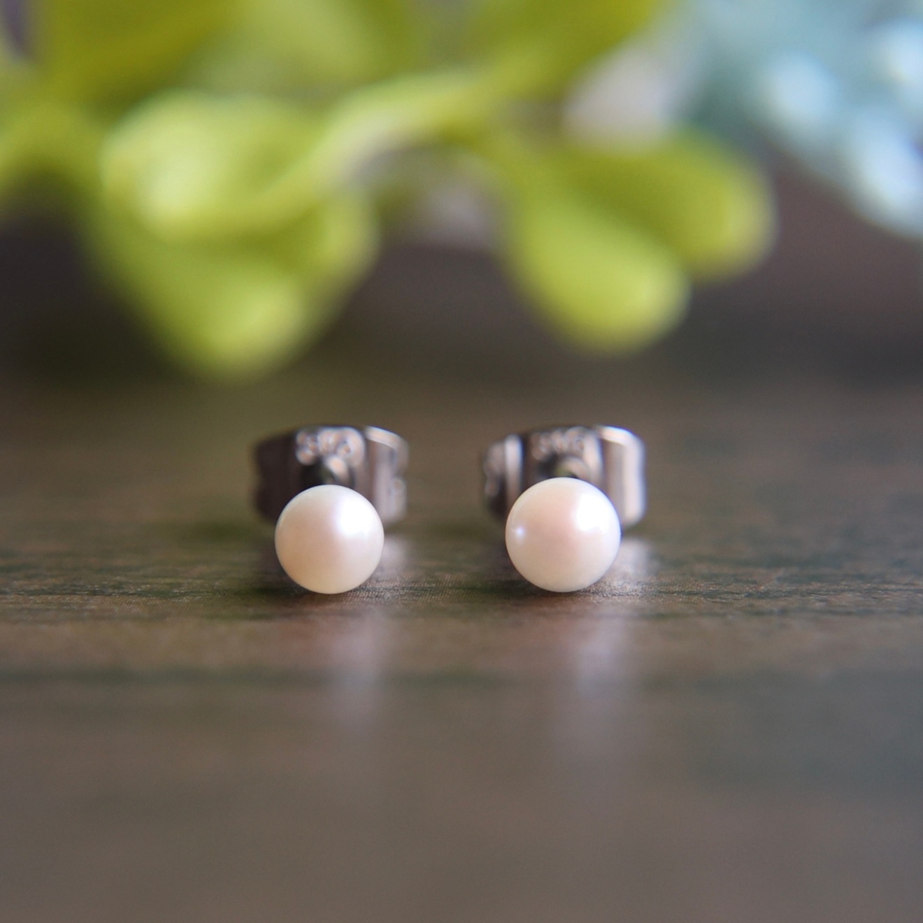 ハンドメイド　6月の誕生石　4㎜あこや真珠　レインボームーンストーン　ピアスセット