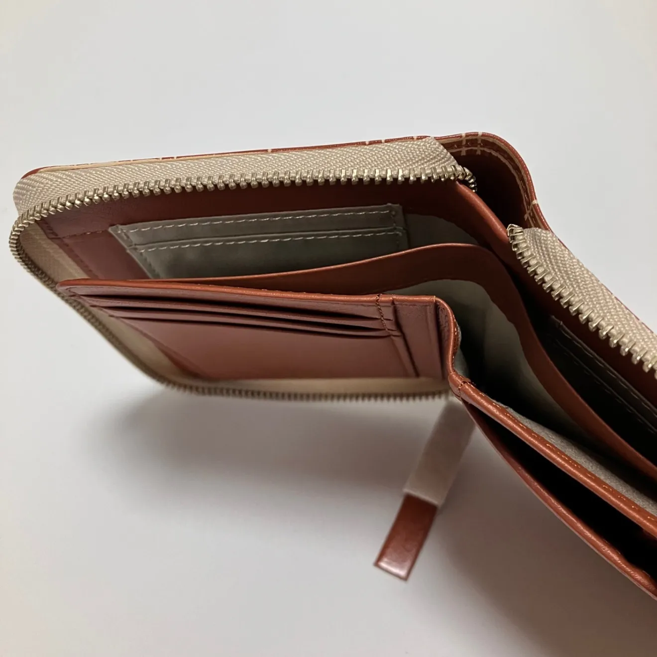 未使用 マーガレットハウエルアイデア 折り財布 財布 二つ折り財布 本革 レザー レディース