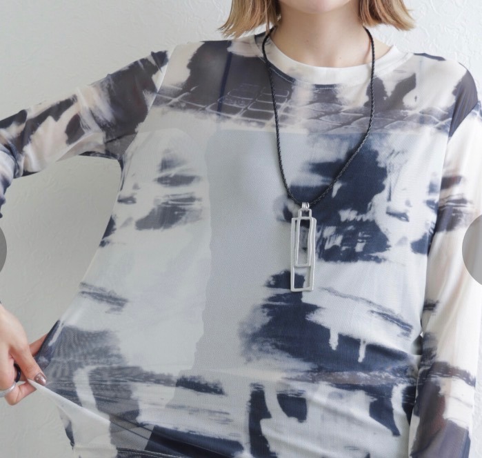 スモーク模様メッシュT インナー
伸縮　モノトーン　伸縮　モード　おしゃれ　かっこいい