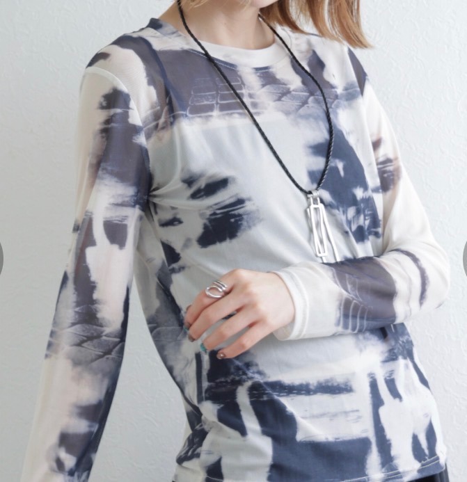 スモーク模様メッシュT インナー
伸縮　モノトーン　伸縮　モード　おしゃれ　かっこいい