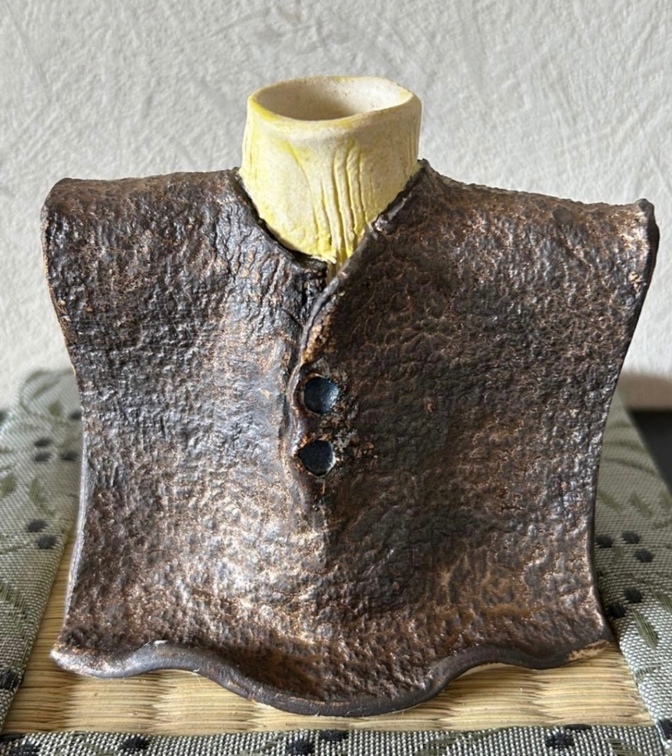 ② 一輪挿し(金彩) 花器 花瓶 陶器