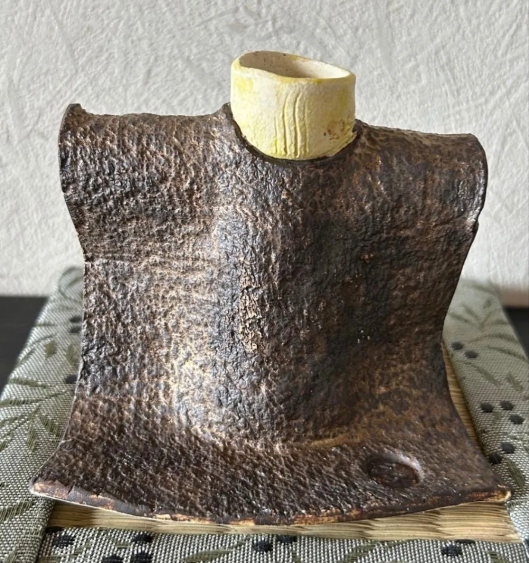 一輪挿し(金彩) 花器 花瓶 陶器 受賞作家 手作り 一点物 ②
