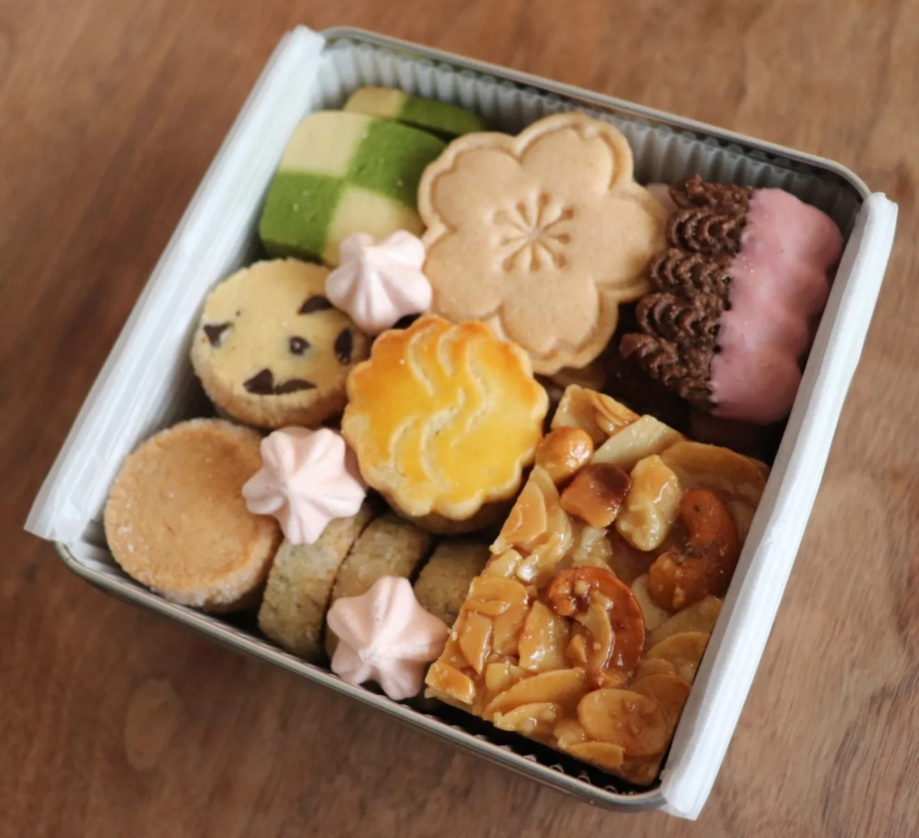 【季節限定】9種類のクッキーが詰まった春のクッキー缶🌸