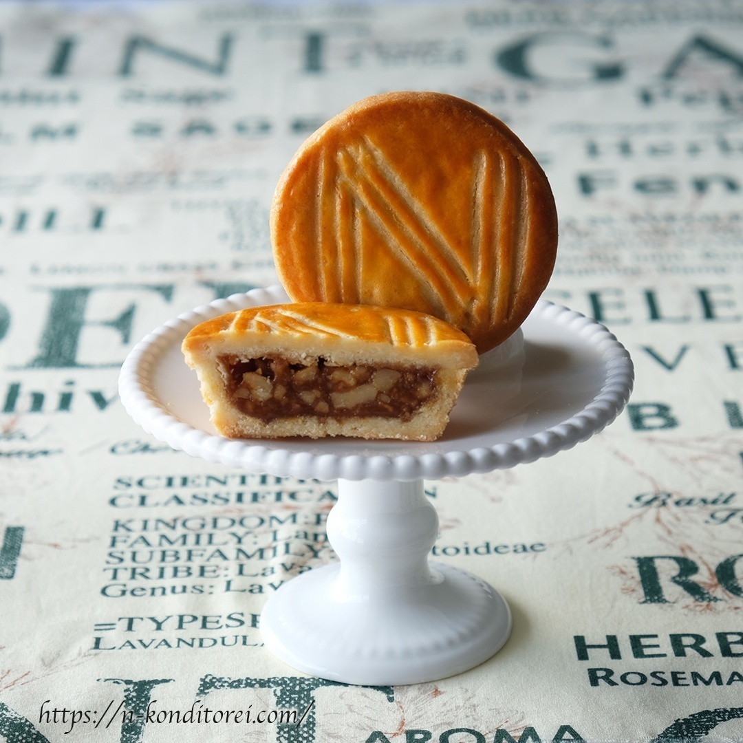 【エンガディナーヌストルテ】
　クルミのタルト菓子〈プレーン〉（4個セット）