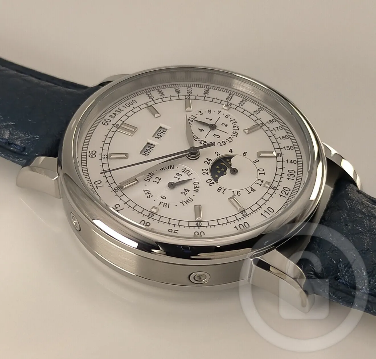 機械式の真骨頂/複雑多機能を堪能【シーガル搭載/新品】裏スケ ロイヤルブルー革