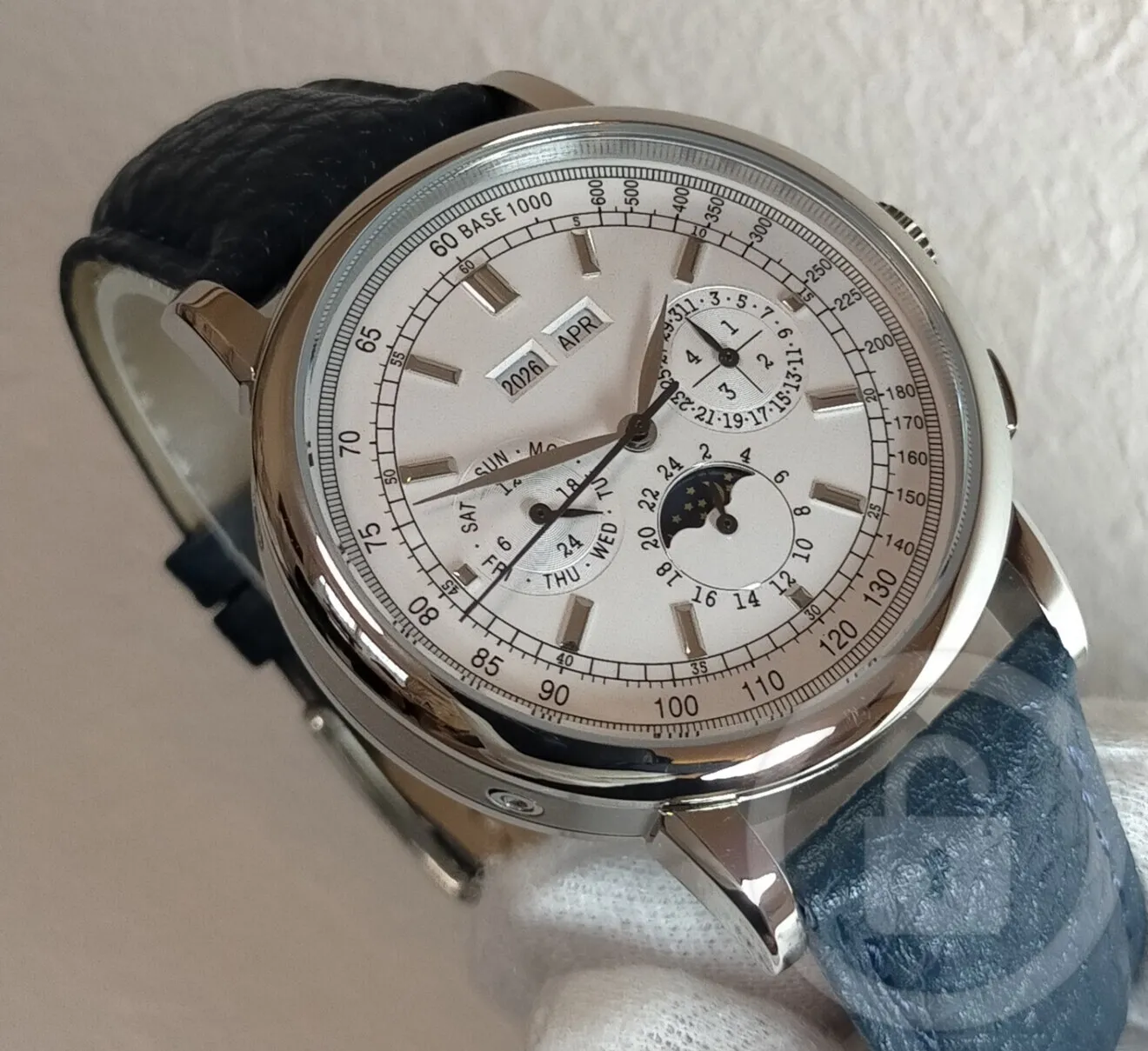 機械式の真骨頂/複雑多機能を堪能【シーガル搭載/新品】裏スケ ロイヤルブルー革