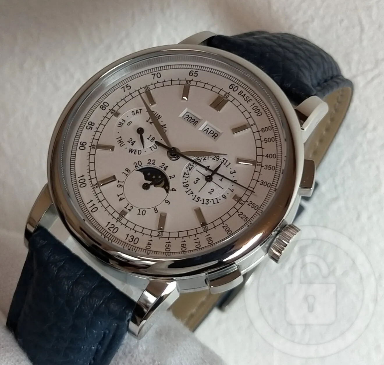 機械式の真骨頂/複雑多機能を堪能【シーガル搭載/新品】裏スケ ロイヤルブルー革