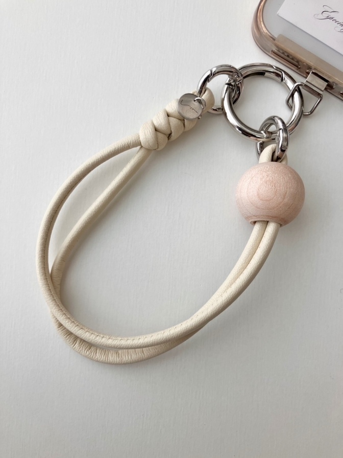 【アイボリー】スマホハンドストラップ　レザー　ウッド　携帯ストラップ