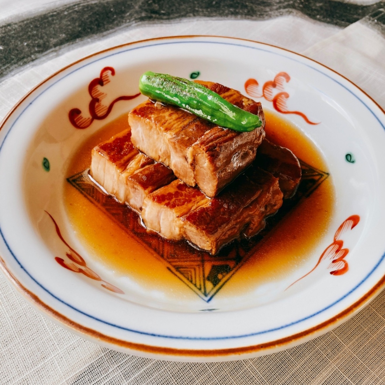 【国産もち豚使用】自家製 豚の角煮 
約370g（冷凍）
お店の味をご家庭で！贅沢なごちそう角煮