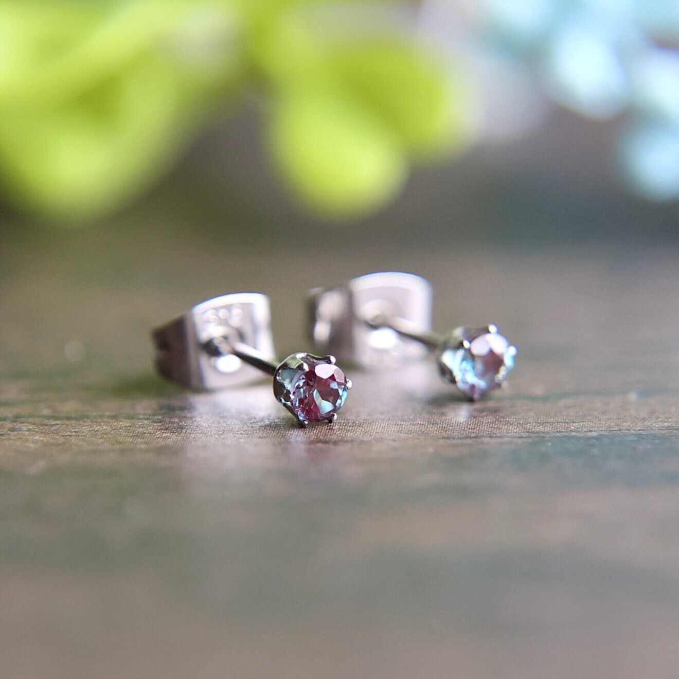 6月の誕生石　3㎜合成アレキサンドライト4㎜レインボムーンストーン　サージカルステンレスピアスセット